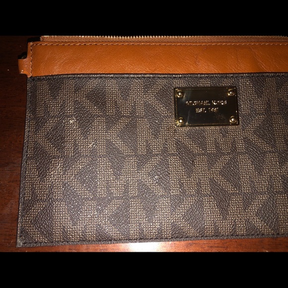 Michael Kors signature clutch/wristlet - Picture 2 of 4